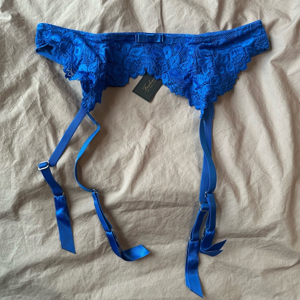 Frederick’s of Hollywood Garter‎ Belt S/M  Blue Lacey Coquette Dainty Sexy Fairy